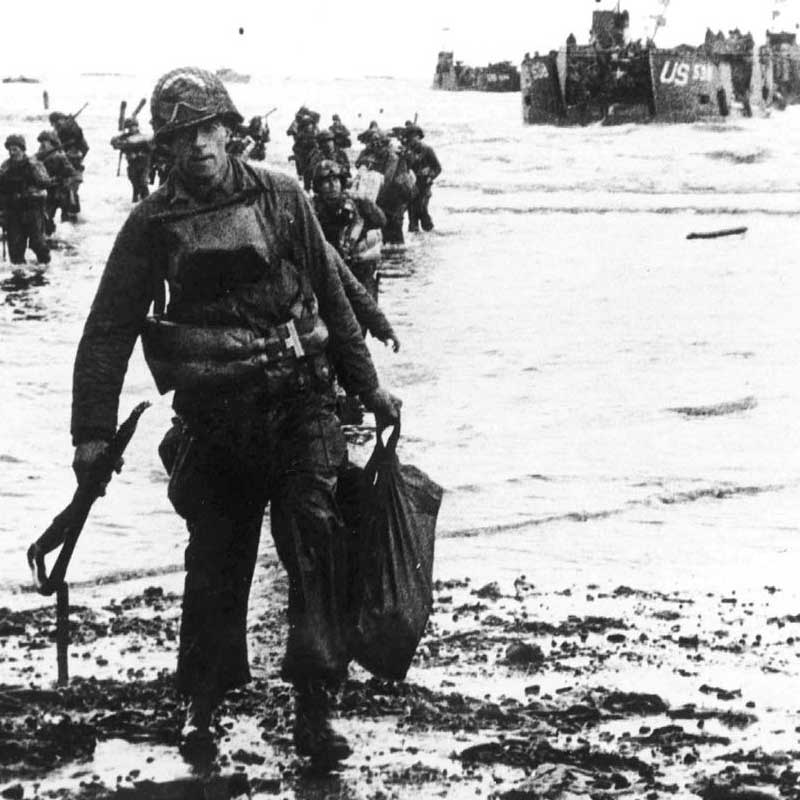 U.S. assault troops move onto Utah Beach