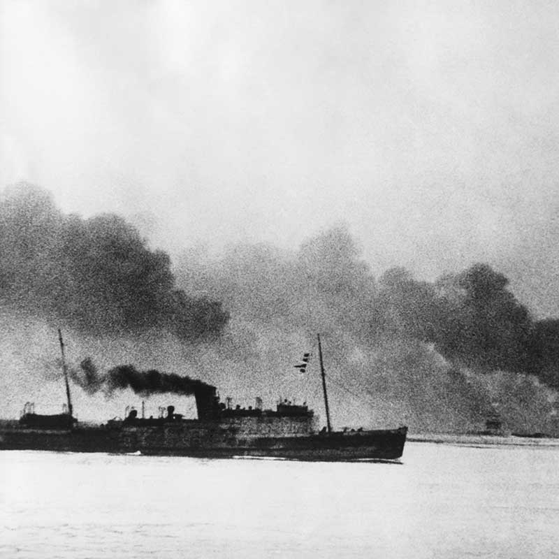 Ship leaving Dunkirk carrying defeated British and French soldiers