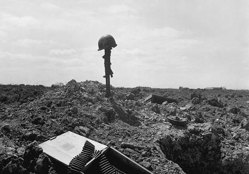 Helmet and rifle monument to a dead U.S. soldier