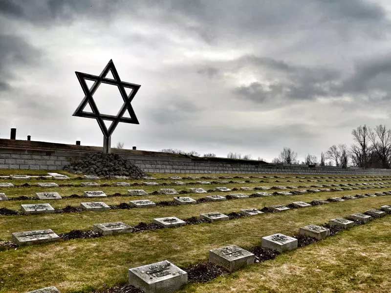 The Holocaust Remembered - The Moving Story of Anne Frank & Oskar Schindler